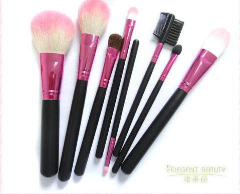 不同類型的粉底刷都有哪些使用方法呢？