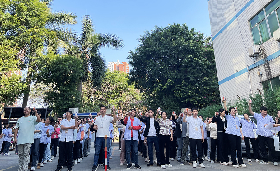 ”聚力同行 繩彩飛揚“~拔河比賽在雅香麗人的一聲聲吶喊助威中圓滿結束！